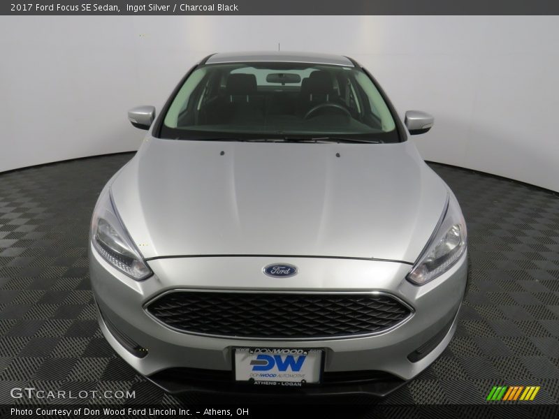 Ingot Silver / Charcoal Black 2017 Ford Focus SE Sedan