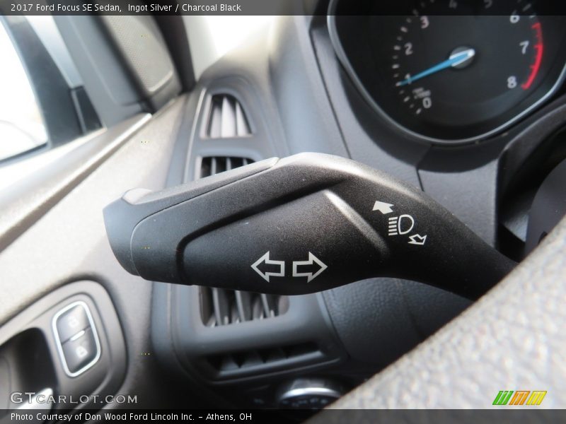 Ingot Silver / Charcoal Black 2017 Ford Focus SE Sedan
