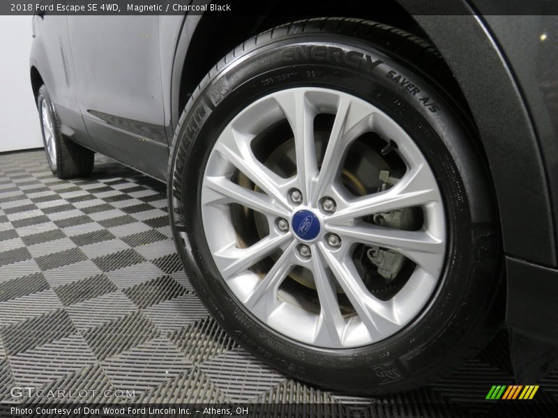 Magnetic / Charcoal Black 2018 Ford Escape SE 4WD
