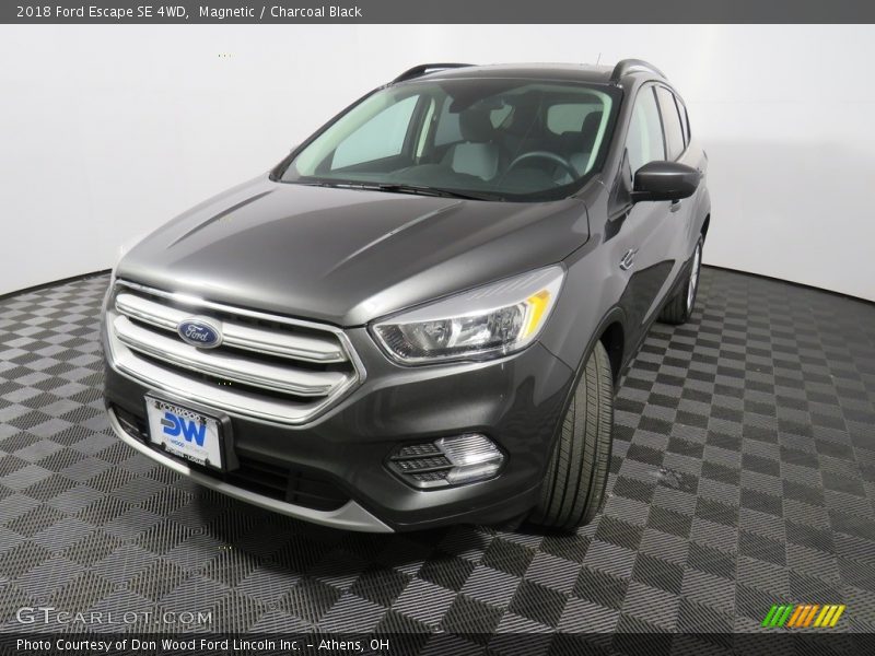 Magnetic / Charcoal Black 2018 Ford Escape SE 4WD