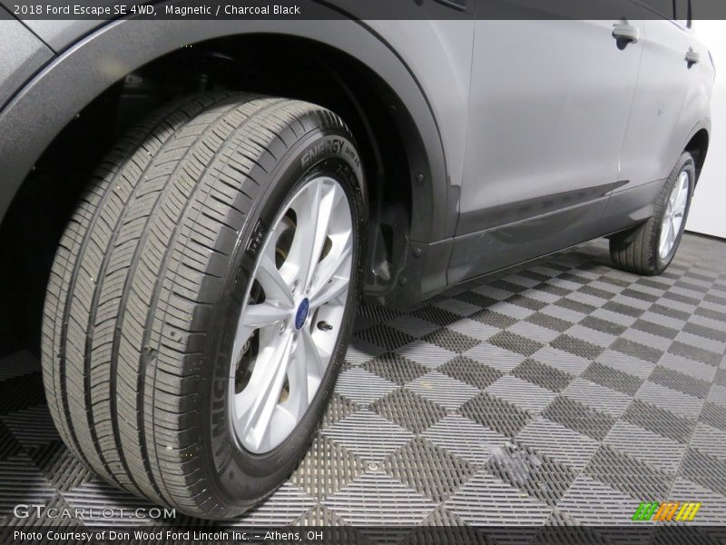 Magnetic / Charcoal Black 2018 Ford Escape SE 4WD