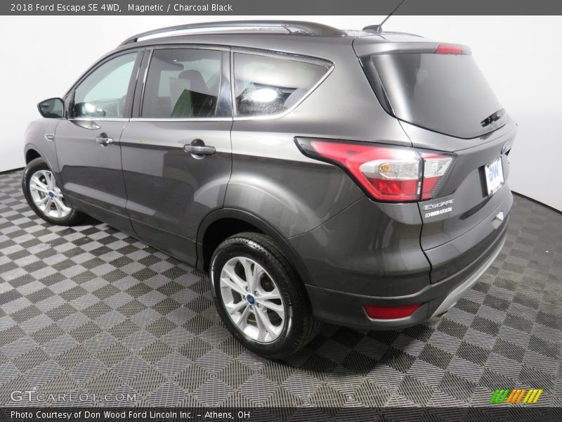 Magnetic / Charcoal Black 2018 Ford Escape SE 4WD