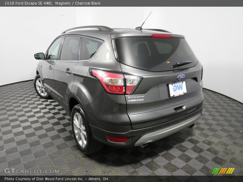 Magnetic / Charcoal Black 2018 Ford Escape SE 4WD