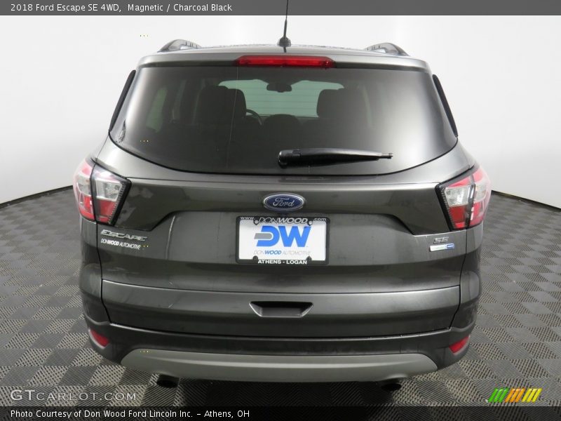Magnetic / Charcoal Black 2018 Ford Escape SE 4WD