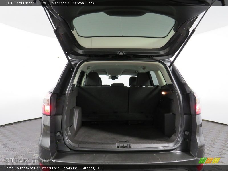 Magnetic / Charcoal Black 2018 Ford Escape SE 4WD