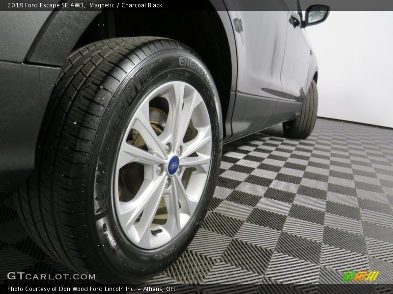 Magnetic / Charcoal Black 2018 Ford Escape SE 4WD