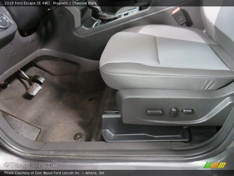 Magnetic / Charcoal Black 2018 Ford Escape SE 4WD