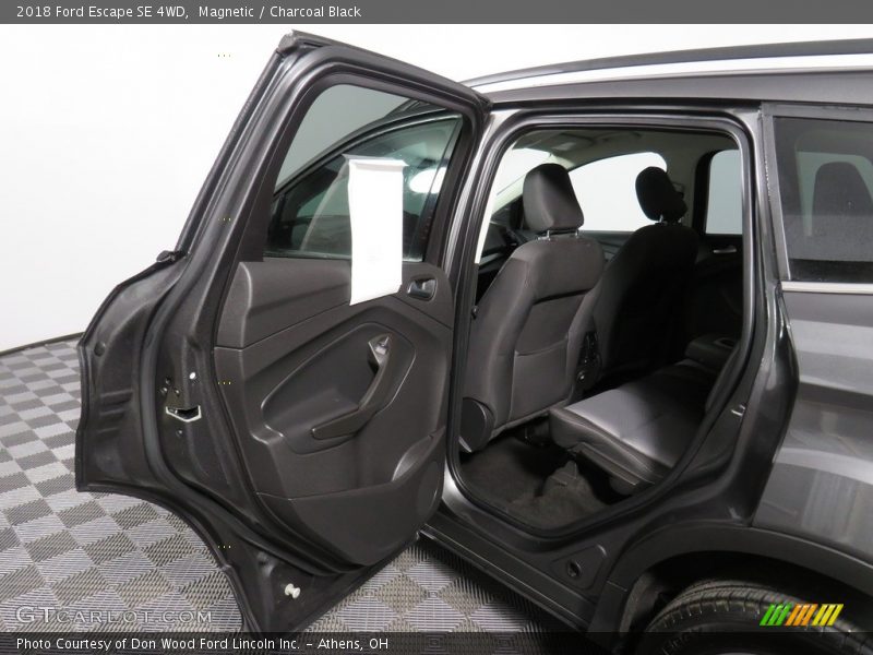 Magnetic / Charcoal Black 2018 Ford Escape SE 4WD