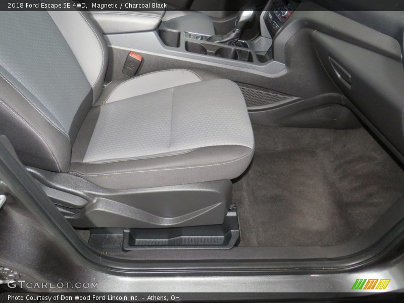 Magnetic / Charcoal Black 2018 Ford Escape SE 4WD