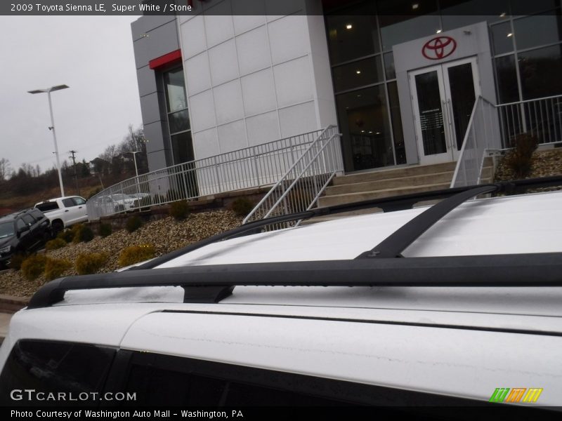 Super White / Stone 2009 Toyota Sienna LE