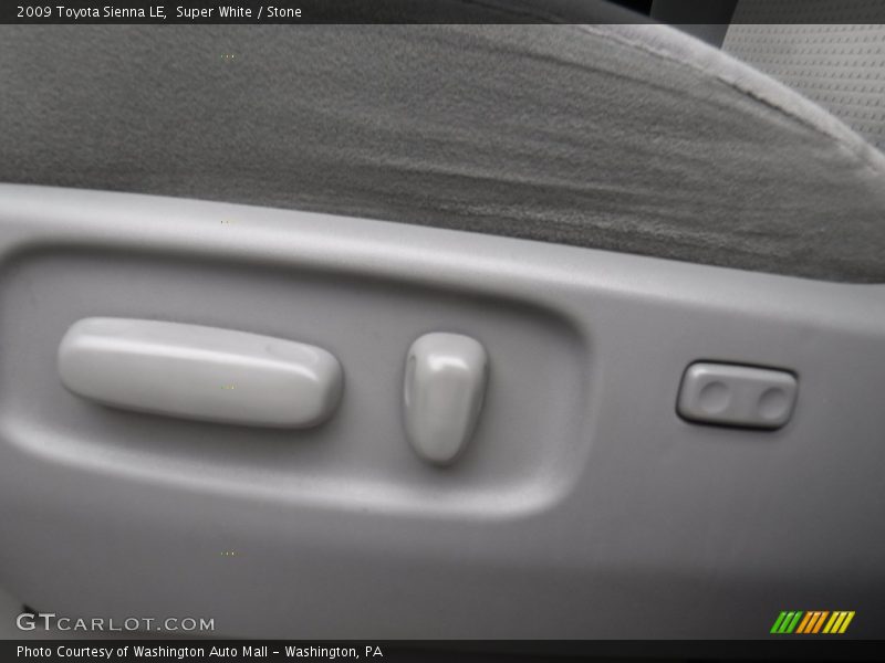 Super White / Stone 2009 Toyota Sienna LE