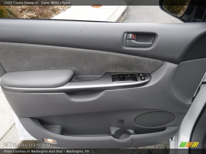 Super White / Stone 2009 Toyota Sienna LE