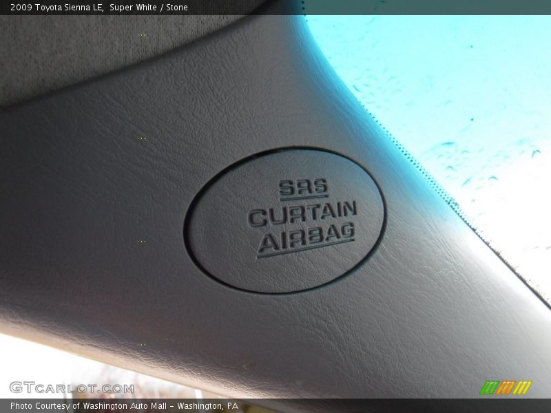 Super White / Stone 2009 Toyota Sienna LE