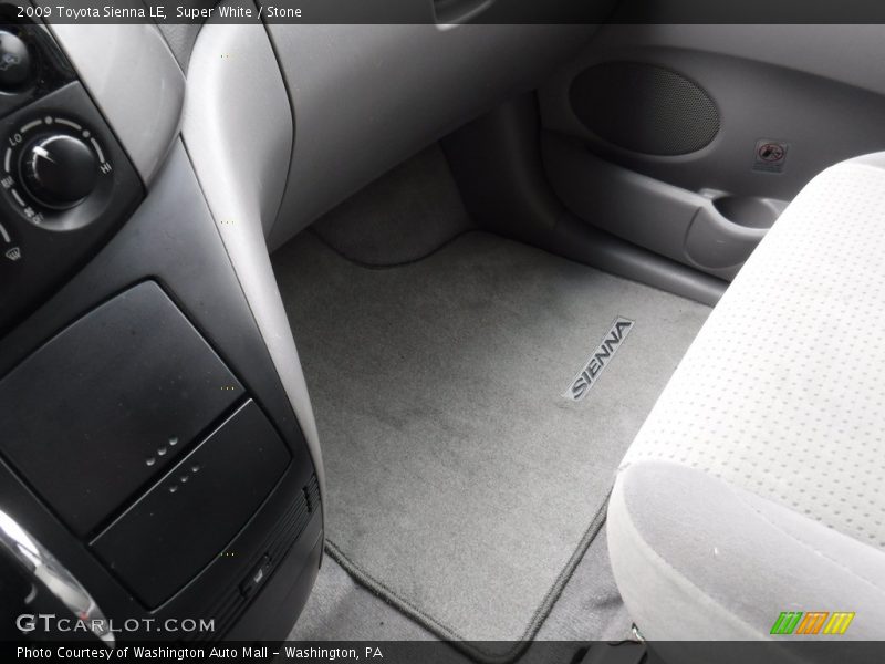 Super White / Stone 2009 Toyota Sienna LE