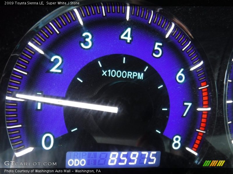 Super White / Stone 2009 Toyota Sienna LE