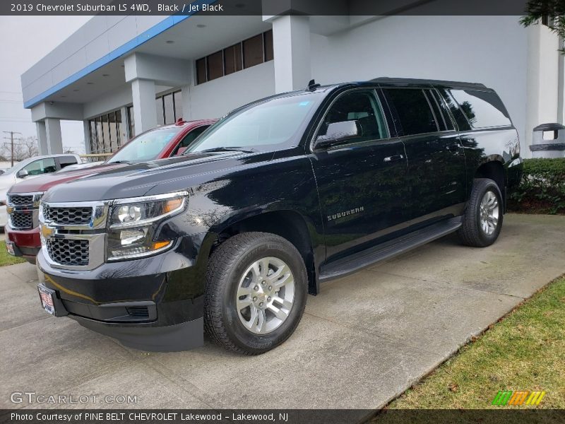 Front 3/4 View of 2019 Suburban LS 4WD