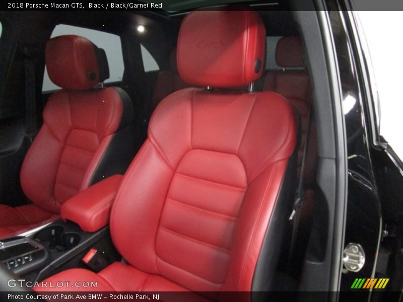Black / Black/Garnet Red 2018 Porsche Macan GTS