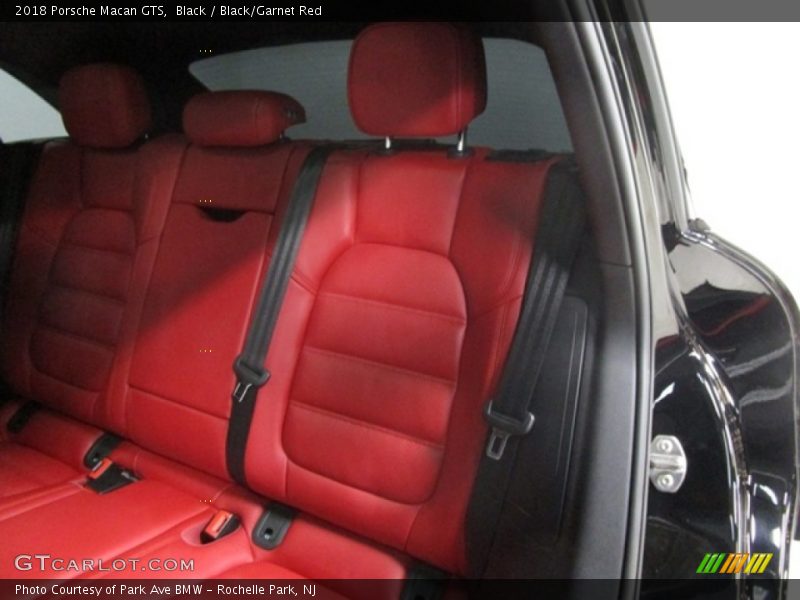 Black / Black/Garnet Red 2018 Porsche Macan GTS