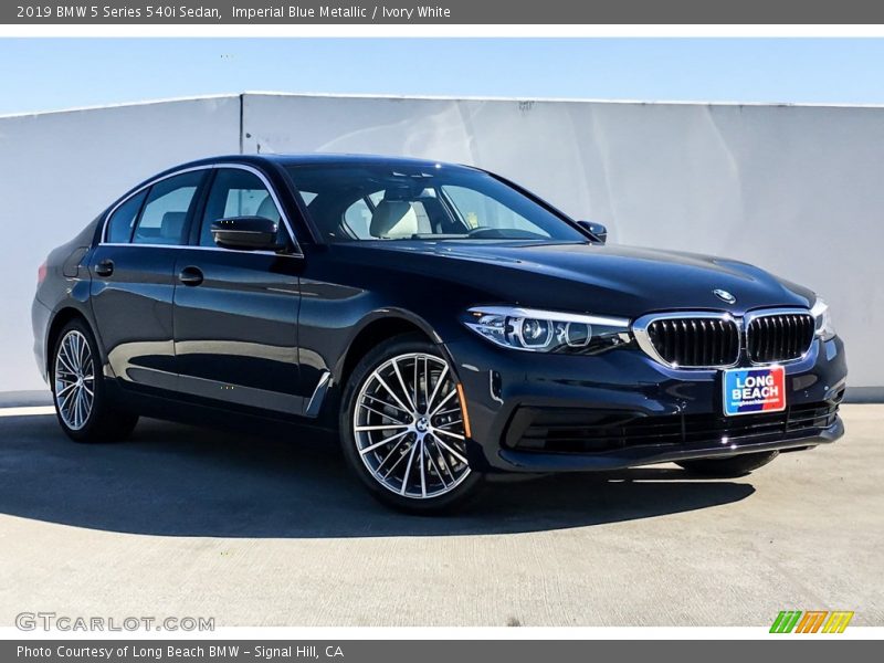Front 3/4 View of 2019 5 Series 540i Sedan