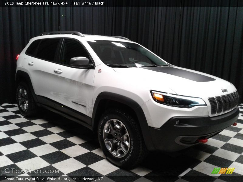 Pearl White / Black 2019 Jeep Cherokee Trailhawk 4x4