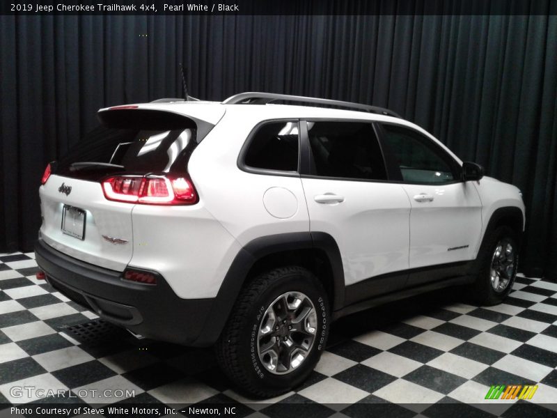 Pearl White / Black 2019 Jeep Cherokee Trailhawk 4x4