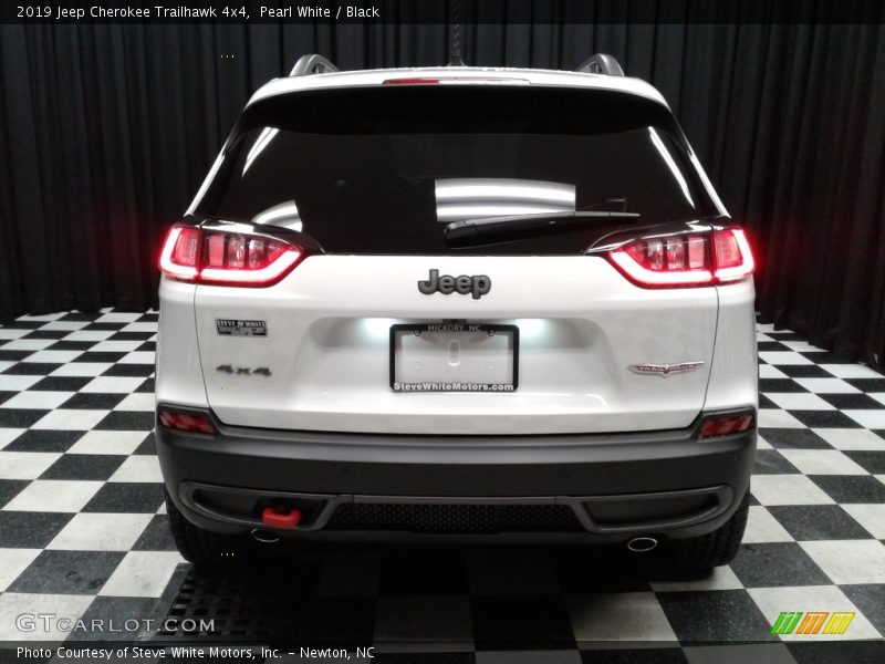 Pearl White / Black 2019 Jeep Cherokee Trailhawk 4x4