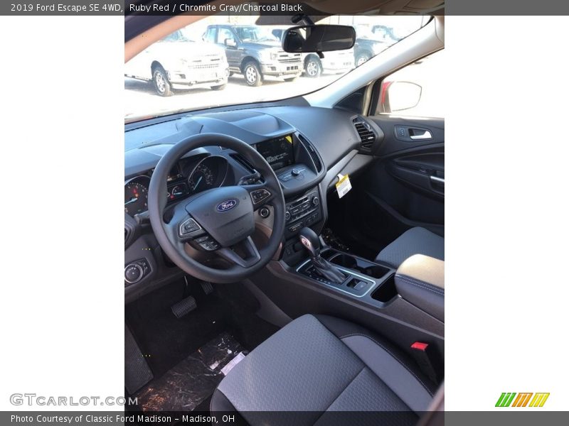 Ruby Red / Chromite Gray/Charcoal Black 2019 Ford Escape SE 4WD