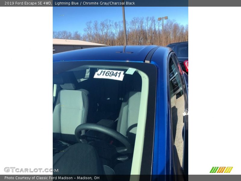 Lightning Blue / Chromite Gray/Charcoal Black 2019 Ford Escape SE 4WD