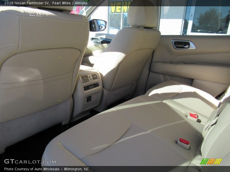Pearl White / Almond 2018 Nissan Pathfinder SV
