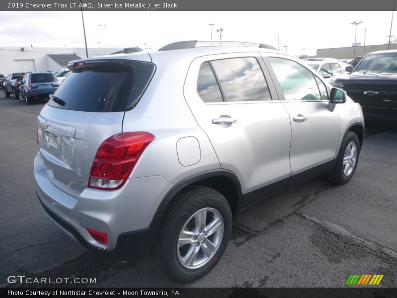 Silver Ice Metallic / Jet Black 2019 Chevrolet Trax LT AWD