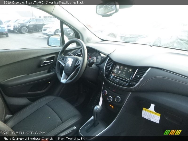Silver Ice Metallic / Jet Black 2019 Chevrolet Trax LT AWD
