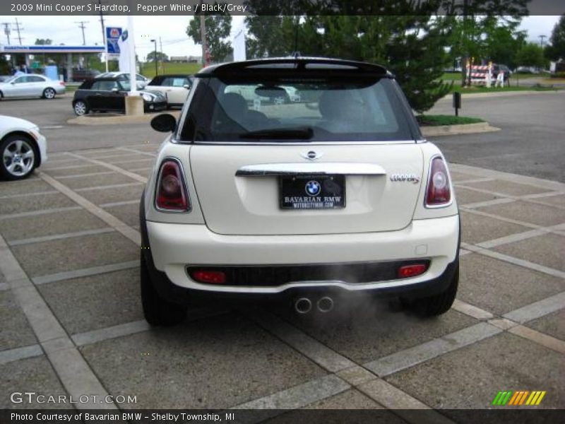 Pepper White / Black/Grey 2009 Mini Cooper S Hardtop