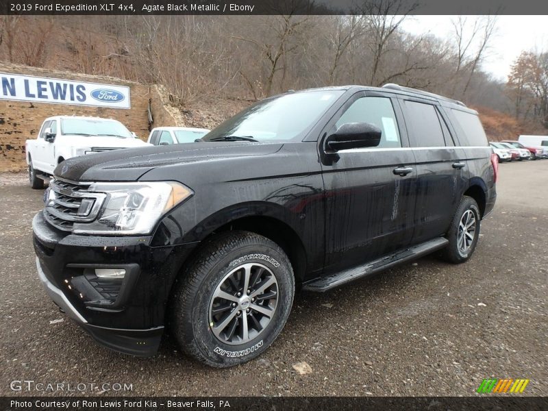 Front 3/4 View of 2019 Expedition XLT 4x4