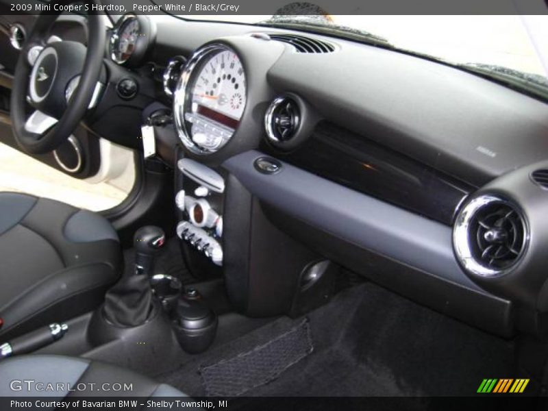 Pepper White / Black/Grey 2009 Mini Cooper S Hardtop
