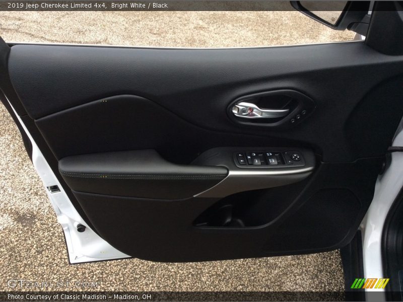 Bright White / Black 2019 Jeep Cherokee Limited 4x4