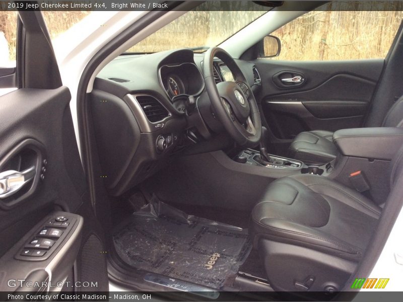 Bright White / Black 2019 Jeep Cherokee Limited 4x4