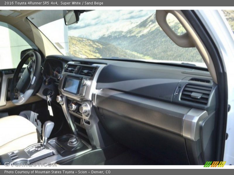 Super White / Sand Beige 2016 Toyota 4Runner SR5 4x4