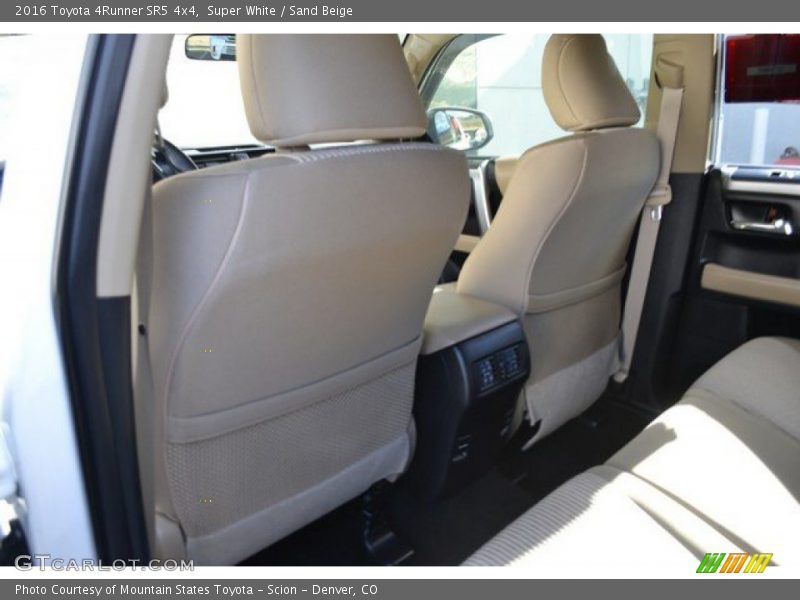 Super White / Sand Beige 2016 Toyota 4Runner SR5 4x4