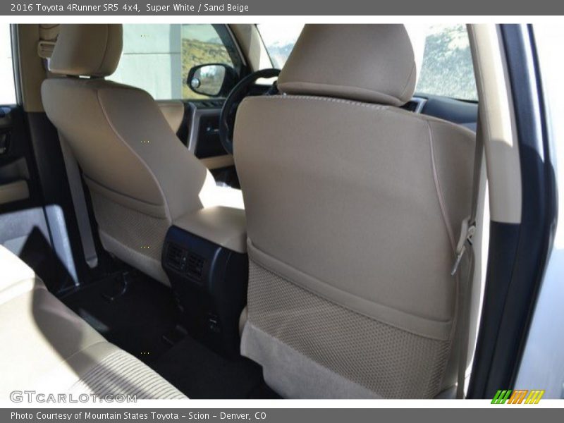 Super White / Sand Beige 2016 Toyota 4Runner SR5 4x4