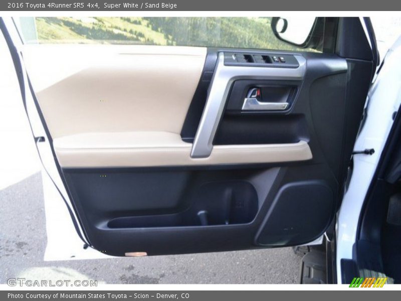 Super White / Sand Beige 2016 Toyota 4Runner SR5 4x4