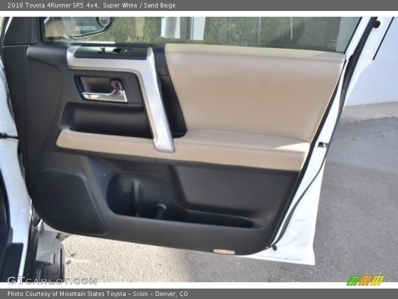 Super White / Sand Beige 2016 Toyota 4Runner SR5 4x4