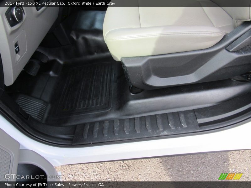 Oxford White / Earth Gray 2017 Ford F150 XL Regular Cab