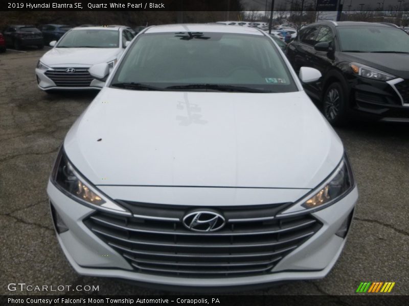 Quartz White Pearl / Black 2019 Hyundai Elantra SE