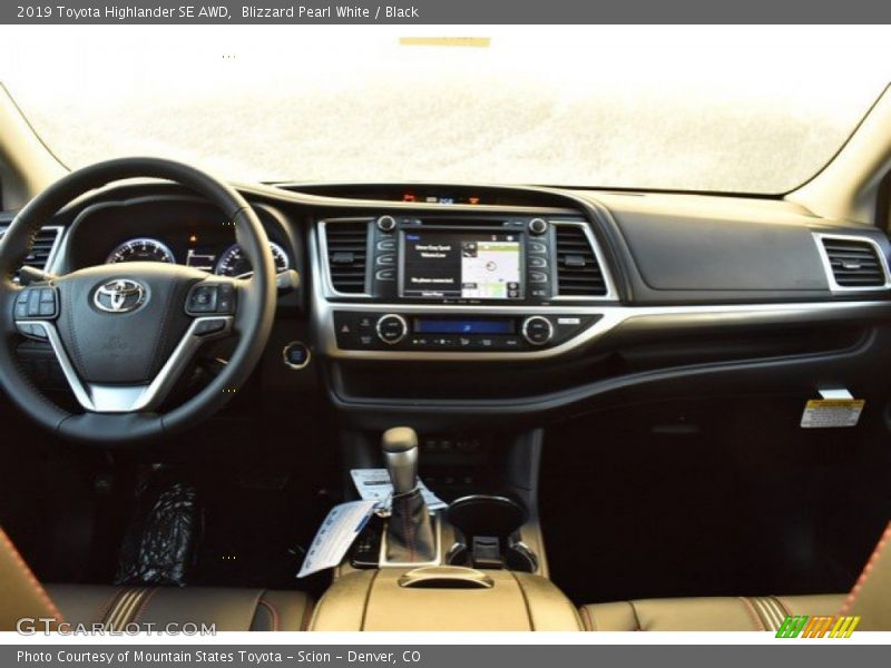 Blizzard Pearl White / Black 2019 Toyota Highlander SE AWD