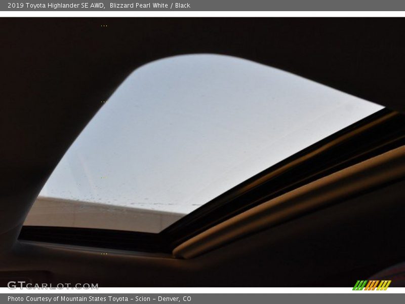 Blizzard Pearl White / Black 2019 Toyota Highlander SE AWD