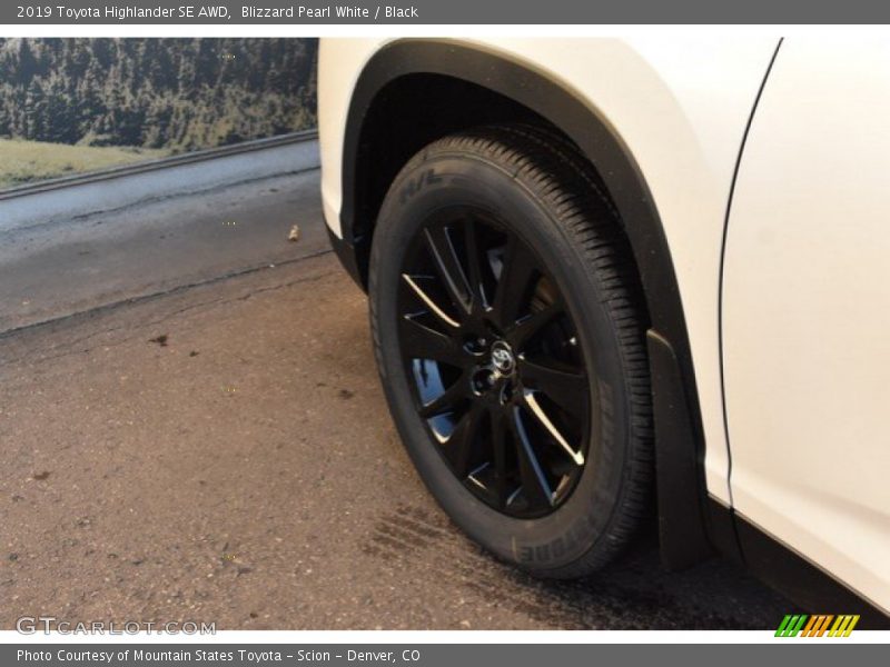 Blizzard Pearl White / Black 2019 Toyota Highlander SE AWD