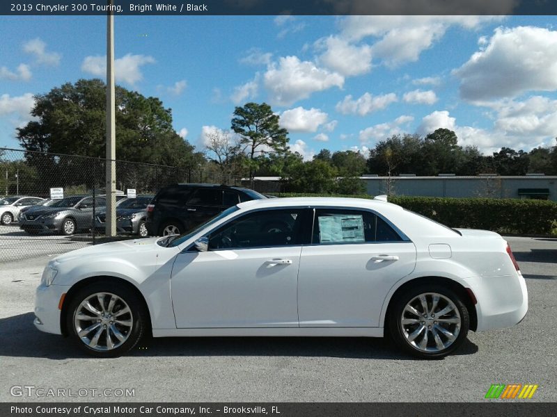 Bright White / Black 2019 Chrysler 300 Touring