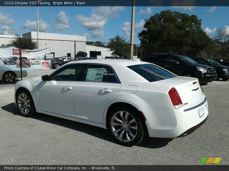 Bright White / Black 2019 Chrysler 300 Touring