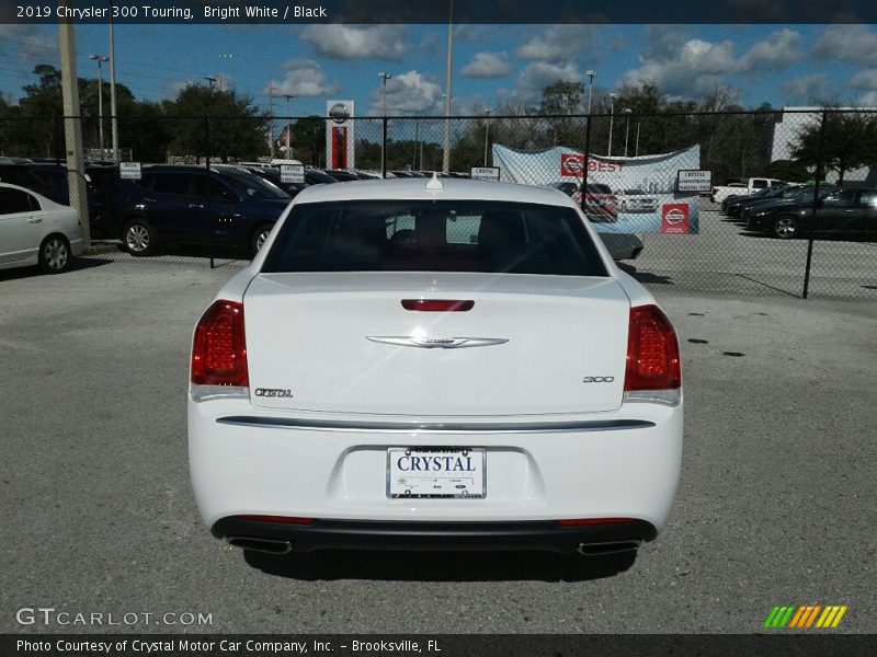 Bright White / Black 2019 Chrysler 300 Touring