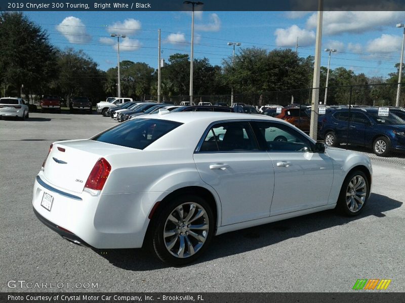 Bright White / Black 2019 Chrysler 300 Touring